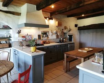'Hélianthy' Gîte 10 pers. with swimming pool in a green setting in southern Ardèche - Sanilhac - Kitchen