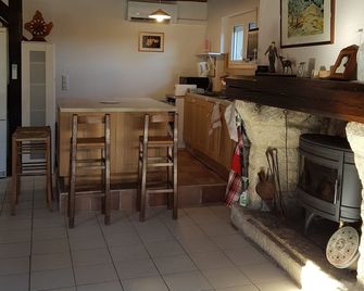 Avène, Charming house on a green hill and calm. - Avène - Comedor