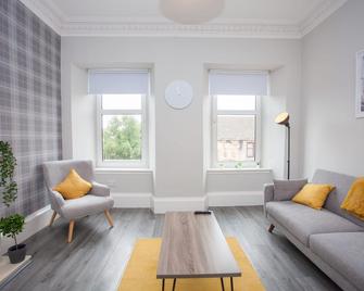 The Warwick Apartment - Greenock - Living room