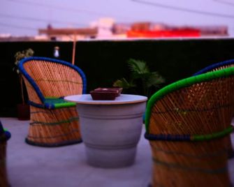 Amigosindia - New Delhi - Balcony