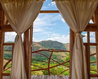 Acogedoras Cabañas, Jacuzzi, Piscina, Baño Privado y Balcón con Gran Vista - Gigante - Balcón