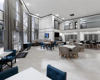 لا كينتا إن آند سويتس باي ويندام هوستن بوش آي إيه إتش ساوث - هيوستن - مطعم