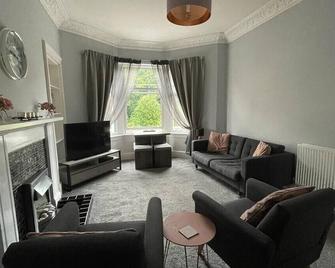 Our Wee Getaway - Rothesay - Living room