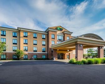 Holiday Inn Express & Suites North East - North East - Gebouw