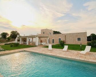 Puglia Bella - Five Bedroom Villa, Sleeps 11 - Alberobello - Pool