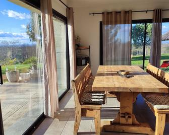 Cottages In Camargue 15kms From The Sea - Le Cailar - Comedor