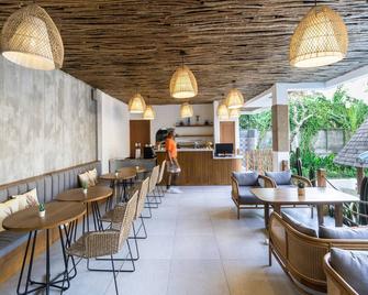 Roomates Hostel Canggu by Ini Vie Hospitality - Denpasar - Nhà hàng