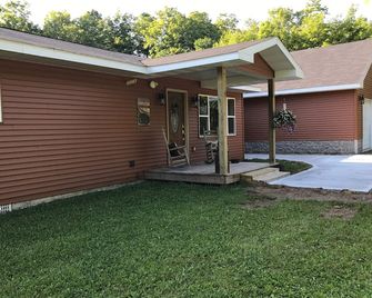 In The Heart Of The Hiawatha National Forest ~ Easy Access To The Trail System - Shingleton - Building