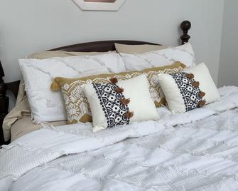 Sunset Cedar Chalet: Getaway in Ellicotville - Salamanca - Bedroom