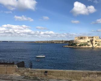 Grand Harbour View - Vittoriosa - Strand