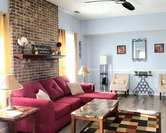 Cozy Indy Home - Indianápolis - Sala de estar