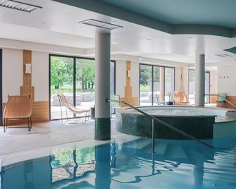 Hôtel Best of Both - Divonne-les-Bains - Divonne-les-Bains - Zwembad
