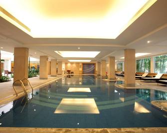 Ellaa Hotel Gachibowli - Hyderabad - Piscina