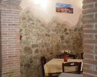 Bed And Breakfast Camere Primavera - Fondi - Comedor