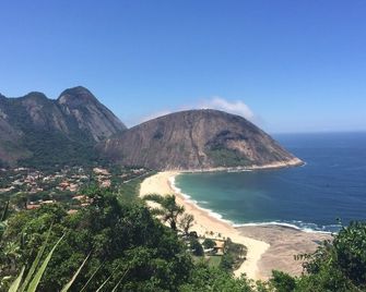 Modern house, 4 suites, on Itacoatiara Beach, 40 minutes from Rio de Jane - Niteroi - Strand