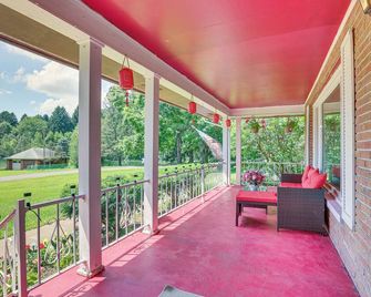 Private 5-acre Lake: Pet-friendly Grove City Home - Grove City - Balkon