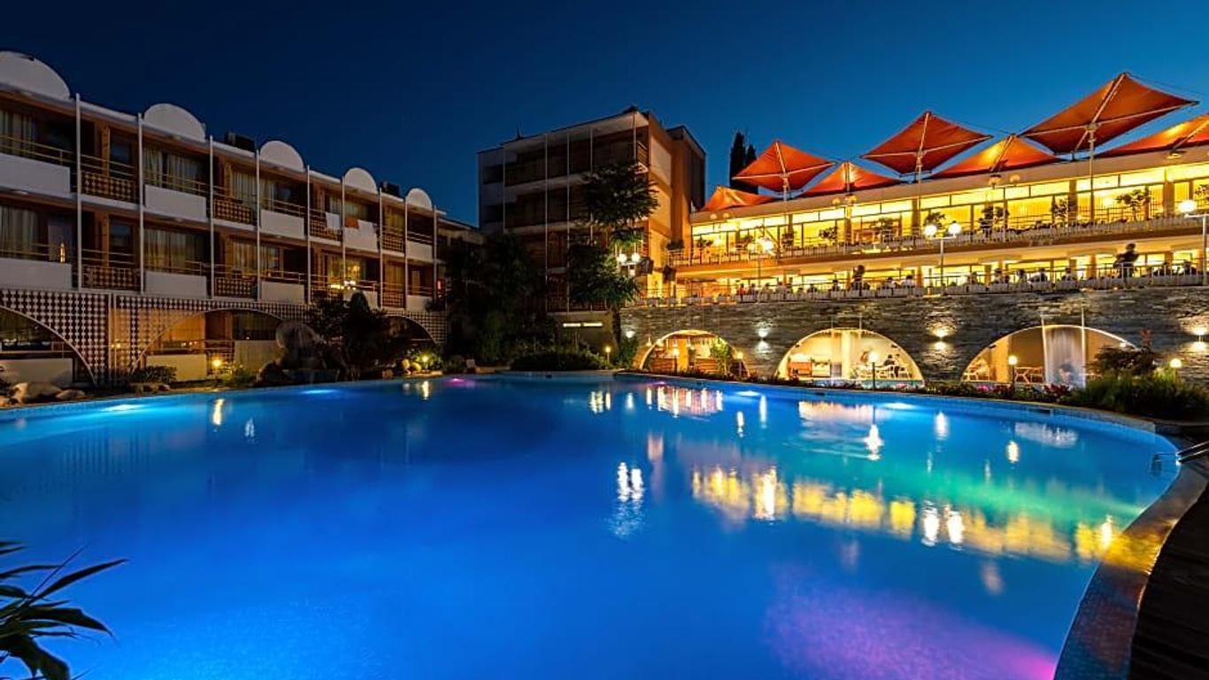 نيسيبار بيتش