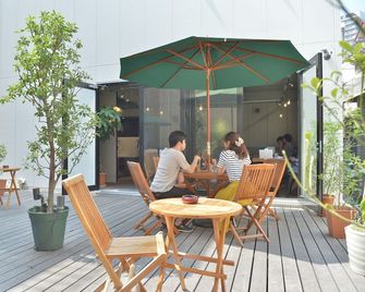 Chillulu Coffee & Hostel - Yokohama - Patio