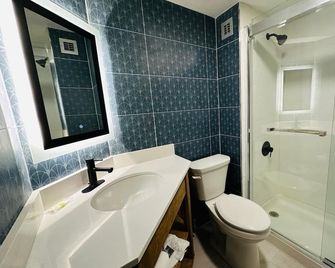 Townhouse Near Hall Of Fame Canton I 77 - Canton - Bathroom