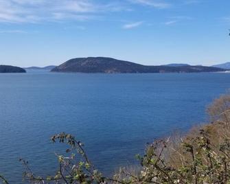 Cottage by the Sea - Anacortes