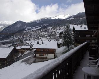 Central Hostel Chatel - Châtel - Balcón