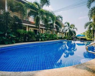 Good Times Resort Kanchanaburi - קאנצ'אנאבורי - בריכה
