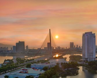 Lavender Riverside Hotel - Da Nang - Outdoor view