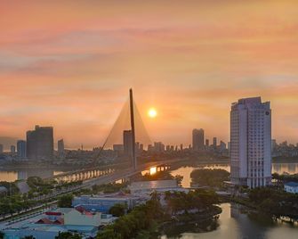 Lavender Riverside Hotel - Da Nang - Outdoor view