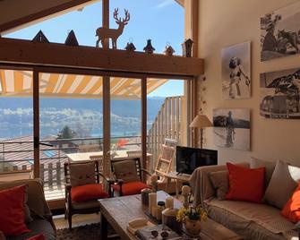 Charming apartment on Lake Saint-Point - Les Grangettes - Sala de estar