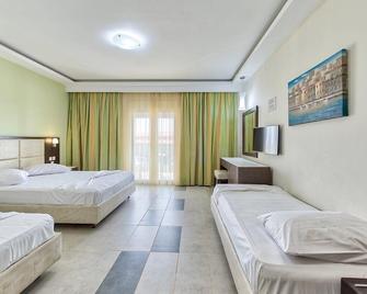Majestic Hotel & Spa - Laganas - Bedroom