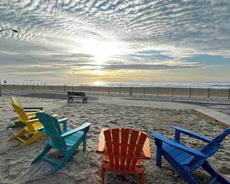 Oceanfront Manasquan Beach House with Deck, Grill, Beachfront Bar - Sleeps 8 - Manasquan - Pláž