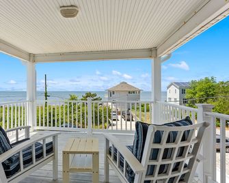 Beach, pool, and incredible sunsets. Dog Friendly! - Villas - Balcony