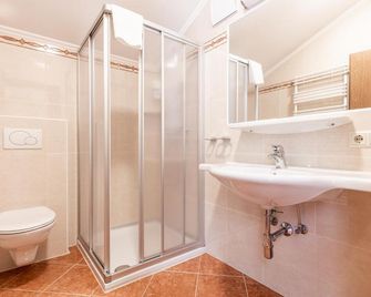 Hotel Gasthof Stenitzer - Haus Im Ennstal - Bathroom