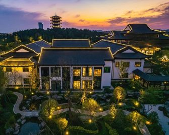 Jingmen Jiupai Tongyuan Hotel (Garden Expo Park Government Affairs Center Branch) - Jingmen - Edificio