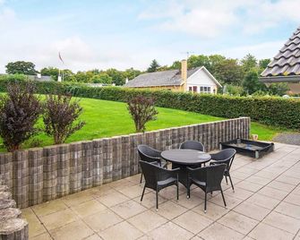Bright Family Cottage by Kelstrup Beach - Haderslev - Patio