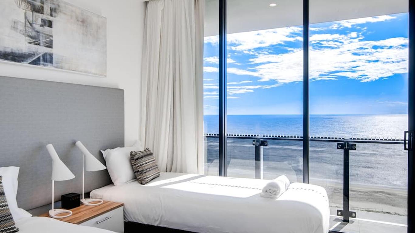 أيكونيك كيرا بيتش ريزورت