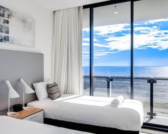 Iconic Kirra Beach Resort - Coolangatta - Bedroom