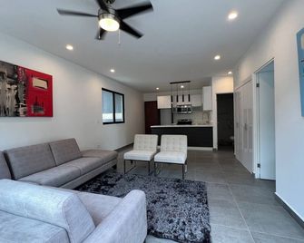 2-bedroom apartment in welcoming Monterrey with AC, WiFi Balconies amazing views - Monterrey - Wohnzimmer