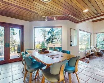 Waterview Retreat in Coupeville – Mt. Baker & Saratoga Passage Views - Coupeville - Jídelna