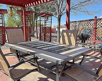 1 or 3 Bedroom Apartment with Full Kitchen - Page - Patio
