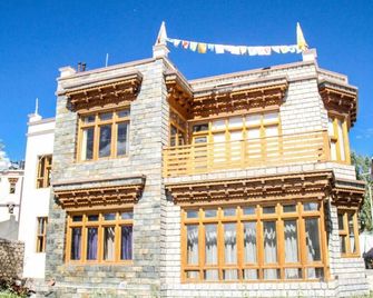 Hotel Lumbini - Leh - Building
