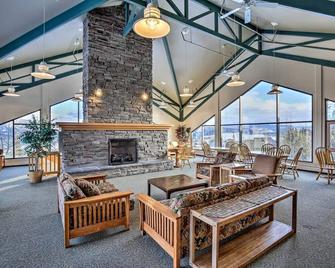 Ski Shuttle and Pool Modern Silverthorne Condo! - Silverthorne - Lobby