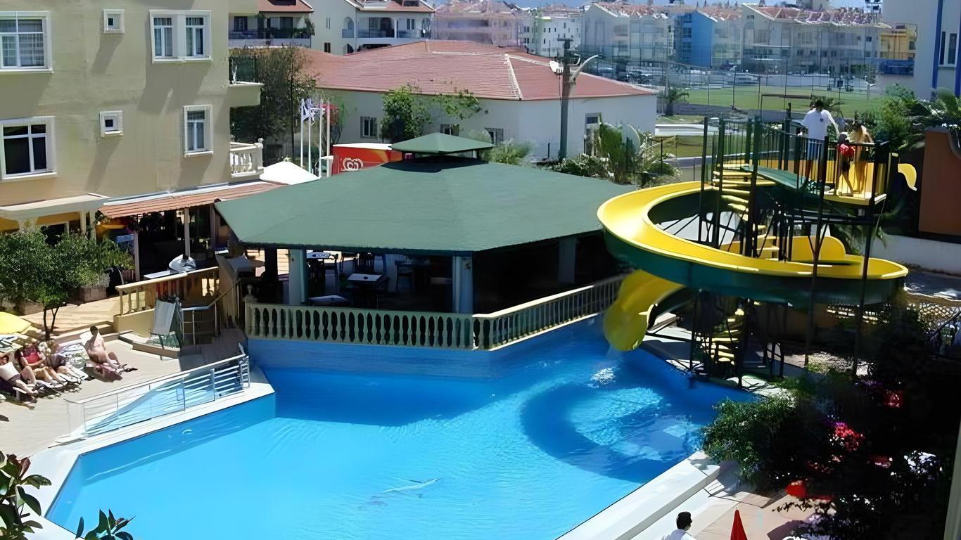 Maxwell Holiday Club