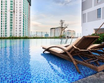 Saigon 9 - Rivergate Residence Infinity Pool - Ho Chi Minh Stadt - Pool