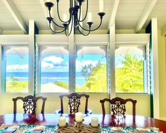 بيج آيلاند ريتريت - كايلوا كونا - غرفة طعام