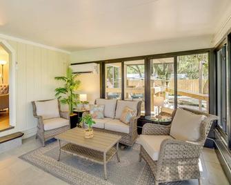 Lake Wales Vacation Rental with Direct Canal Access! - River Ranch - Living room