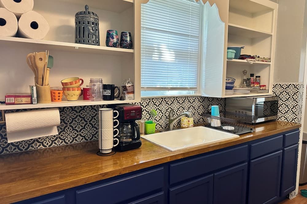 Peaceful home with an amazing yard near downtown San Antonio. Pet Friendly! - San Antonio - Cocina