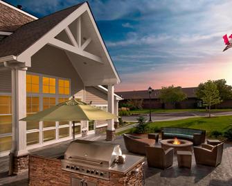 Residence Inn Burlington Colchester - Colchester - Патіо