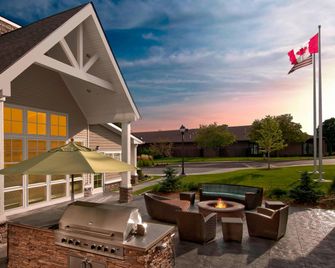 Residence Inn by Marriott Burlington Colchester - Colchester - Patio