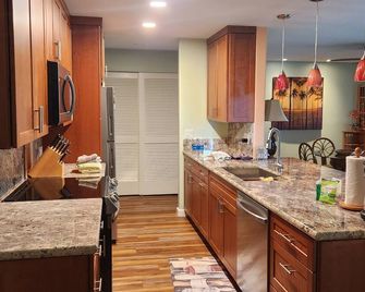 Fully Renovated 1BR/2BA Oceanfront Condo on He'eia Bay - Great Rates year round! - Kailua-Kona - Kuchnia